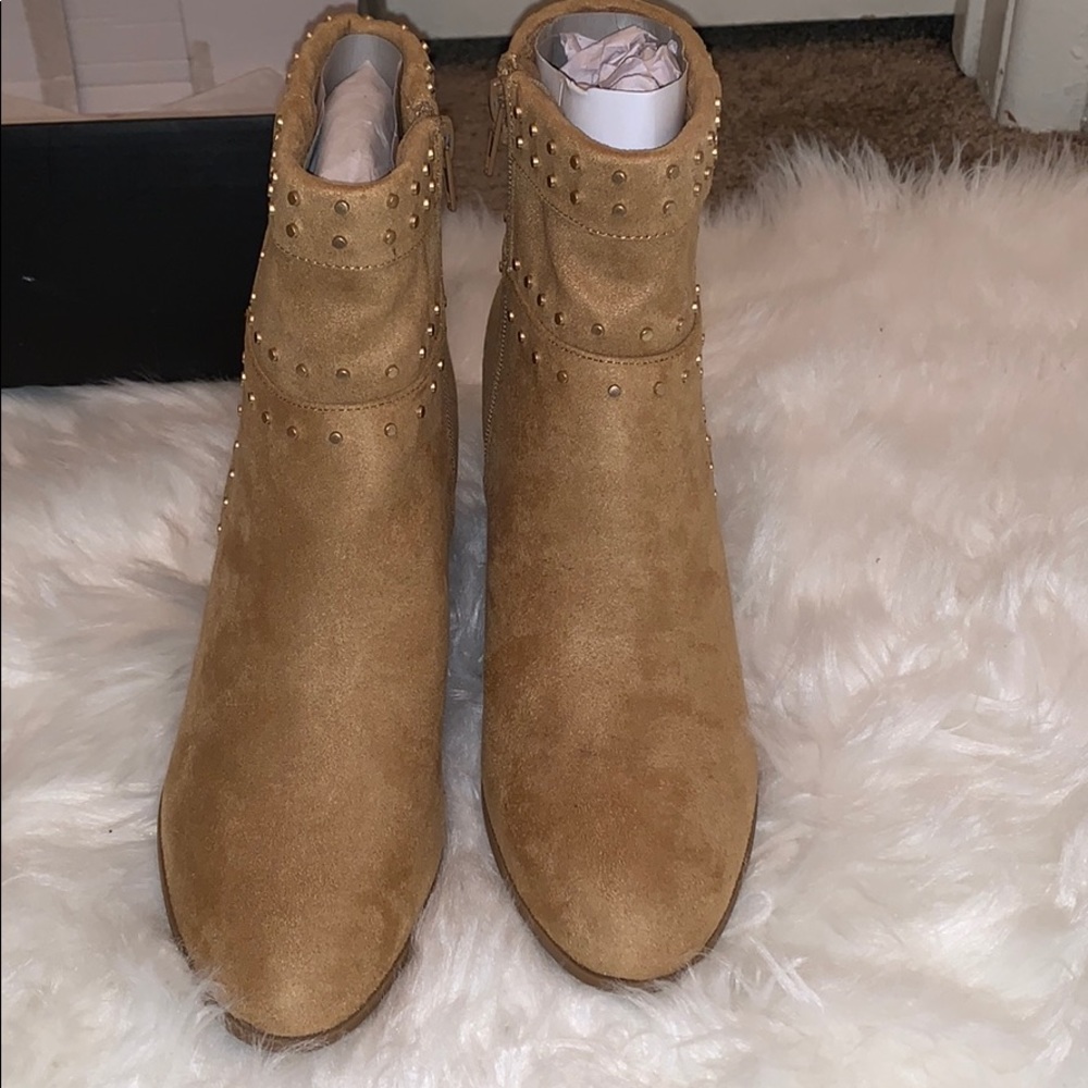 Tan super cute wedges